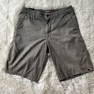 Quiksilver Gray Flat Front Chino Shorts Size 30